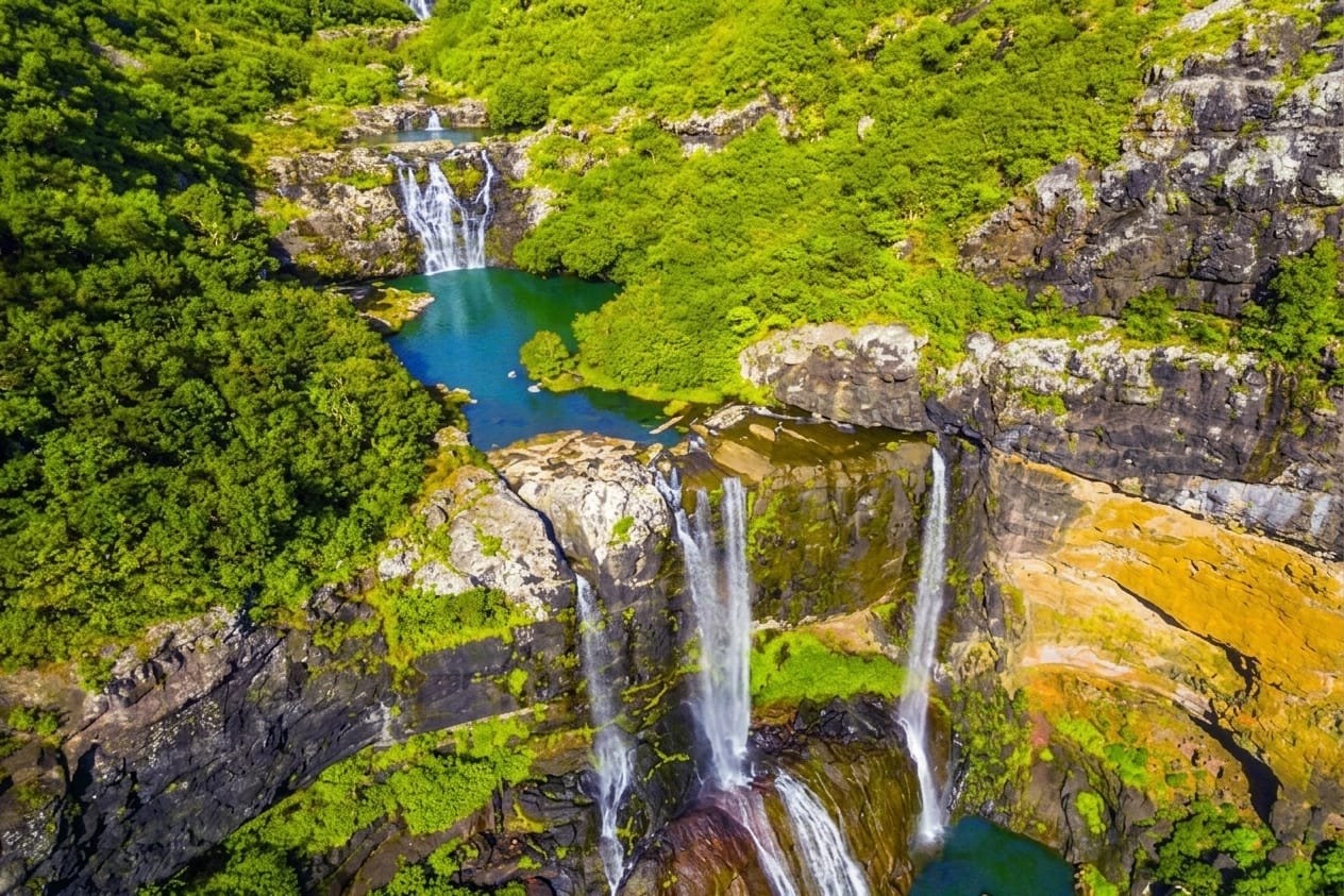 Hiking at Tamarin Falls (7 Cascades) 