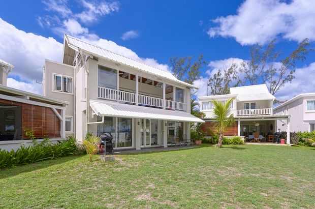 White Oaks 2 Bedroom Pool and Sea View Apartment 10A