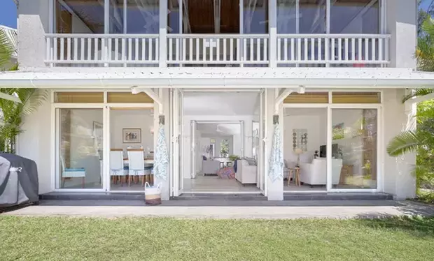 White Oaks 2 Bedroom Pool and Sea View Apartment 10B